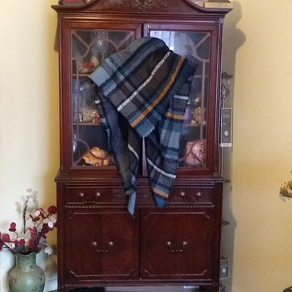 Large square scarf - Picture 5 of 7